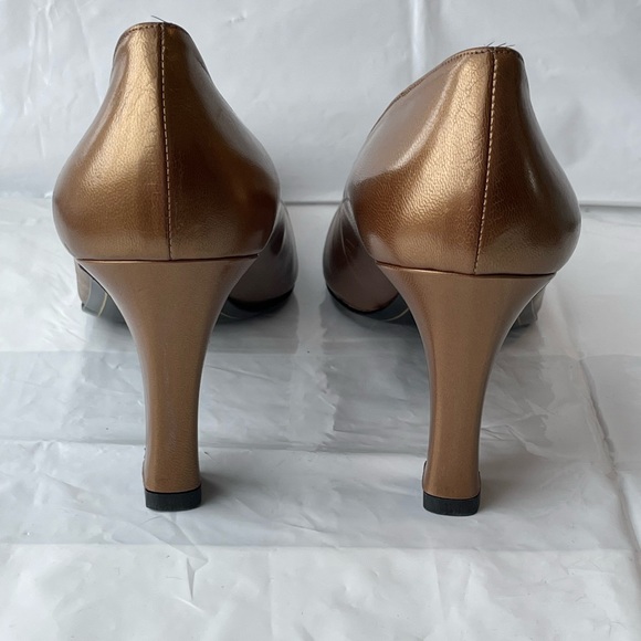 Versani gold pumps, sz 10B with 3” heel, pristine condition with new heels - Picture 4 of 6